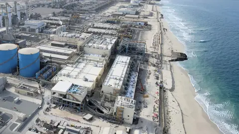 Desaladora en Emiratos Árabes Unidos. (WAM)