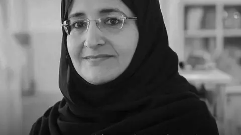 Una imagen de X de la funcionaria emiratí fallecida.