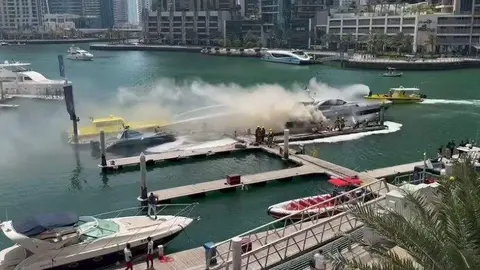 Una imagen del fuego en el yate. (Fuente externa)