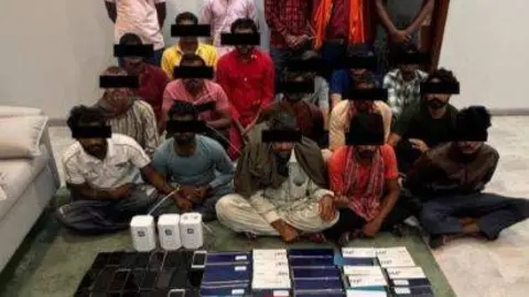 La Policía de Dubai difundió esta imagen de algunos de los detenidos.