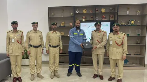 Un momento del homenaje al trabajador. (Policía de Dubai)