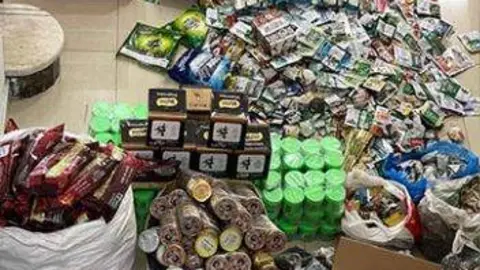 Una imagen de algunos de los productos confiscados en Fujairah. (redes sociales)
