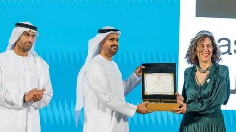 La directora de Casa Árabe recoge el premio en Abu Dhabi. (Instagram)