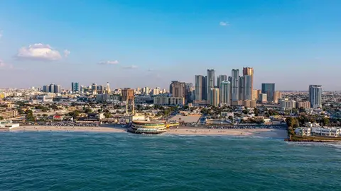 Una imagen del emirato de Ajman desde la costa. (WAM)