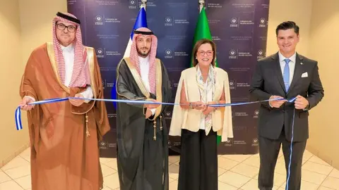 Un momento de la inauguración de la Embajada de El Salvador en Riad. (Cancillería)