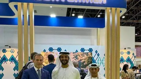A la izquierda el ministro guatemalteco en la feria ATM de Dubai. (X)
