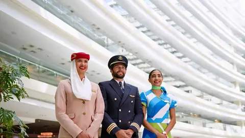 Empleados del Emirates Group de Dubai. (Web Emirates)