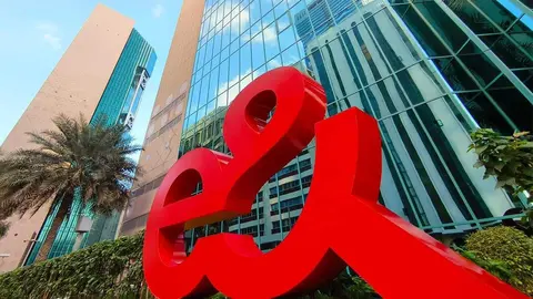 La sede en Abu Dhabi de la compañía de telecomunicaciones e& UA (antes Etisalat). (WAM)