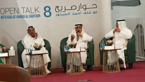 En el centro de la imagen el presidente fundador del Grupo Al Habtoor. (X)