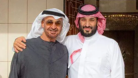El presidente de Emiratos a la izquierda junto al príncipe heredero saudí. (SPA)