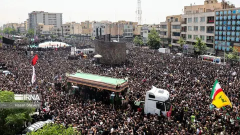La agencia de noticias IRNA difundió imágenes del funeral del presidente de Irán