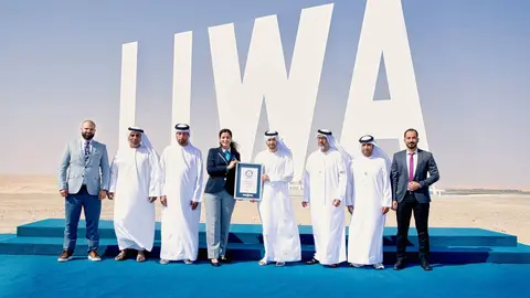 El cartel de Liwa ganador del récord. (WAM)