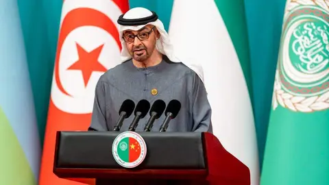 El presidente de Emiratos durante un discurso en Pekín. (X)