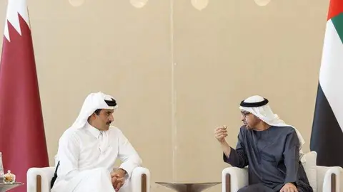 El presidente de Emiratos y el emir de Qatar en Abu Dhabi en 2024. (WAM)