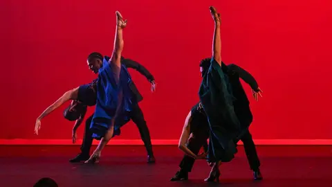 Un momento del debut del Ballet Hispánico de Nueva York en Abu Dhabi. (WAM)