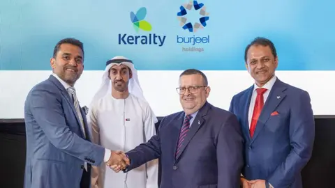 Un momento de la firma del acuerdo entre Burjeel de Abu Dhabi y Keeralty. (WAM)