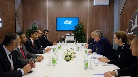 Un encuentro de autoridades de Emiratos y de Rusia. (X)