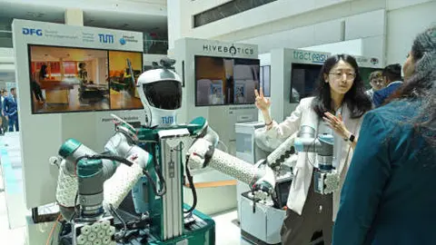 Uno de los robots presentado en ForsaTEK, la plataforma de innovación anual de Emirates Group. (Emirates)