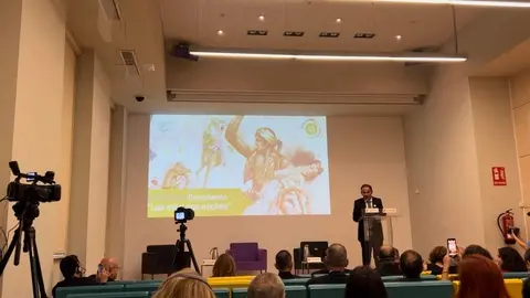 El secretario general del Premio ​Sheikh​​ ​Zayed del Libro, Ali Bin Tamim en Casa Árabe. (El Correo del Golfo).