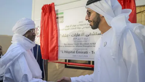 Un momento de la inauguración de un hospital de campaña de EAU en Chad para apoyar a los refugiados sudaneses. (WAM)