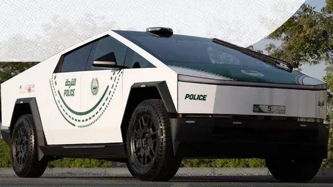 El Tesla Cybertruck de la Policía de Dubai. (X)