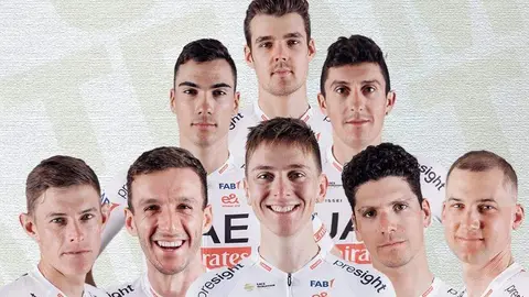 Los ciclistas del equipo emiratí en el Tour de Francias. (WAM)