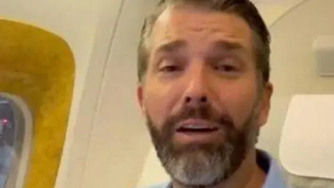 Una captura de pantalla del vídeo difundido por el hijo del expresidente de EEUU. (Tiktok)