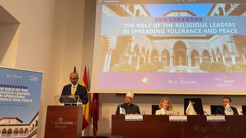 El presidente del Consejo Global para la Tolerancia y la Paz durante la conferencia internacional en el 
Real Alcázar de Sevilla. (WAM)