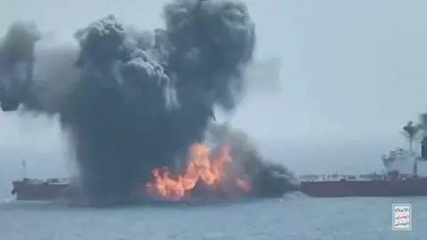 Una captura de pantalla del vídeo difundido por los hutíes del ataque. (X)