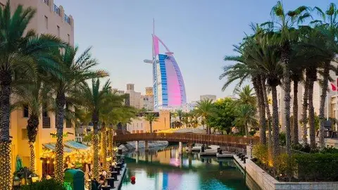 Una imagen del hotel Burj Al Arab. (VisitDubai)