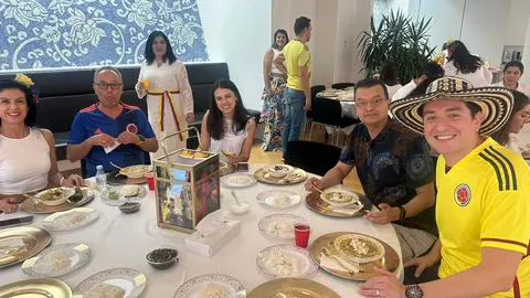 Los colombianos degustaron platos típicos de su tierra. (Cedida)