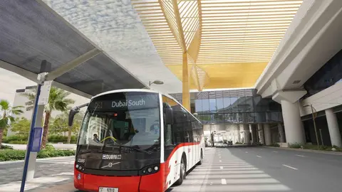 Uno de los autobuses de la RTA de Dubai. (WAM)