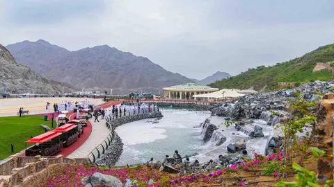 El lago Al Hefaiyah en la ciudad de Kalba. (X)
