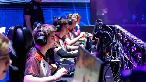 Participantes en un certamen de juegos electrónicos. (WAM)