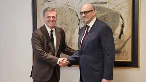 Un momento de la firma del acuerdo. (WAM)