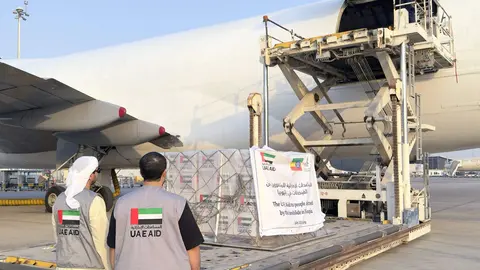 Una imagen del avión con la ayuda. (WAM)