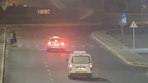 Una captura de pantalla del vídeo difundido por la Policía de Abu Dhabi en Instagram.