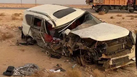 Estado del vehículo tras el accidente. (Policía de Omán)