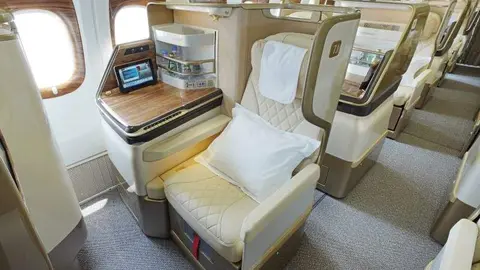 Cabina renovada de la aerolínea de Dubai. (WAM)
