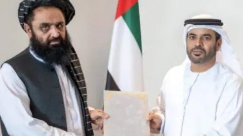 El embajador afgano presentó cartas credenciales en el Ministerio de Exteriores de EAU. (X)