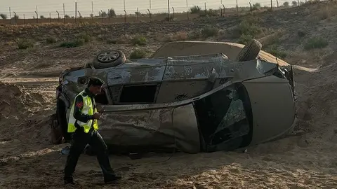 Estado del vehículo tras el accidente. (Dubai Police)