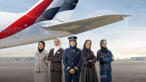 Mujeres emiratíes en la aerolínea Emirates. (WAM)