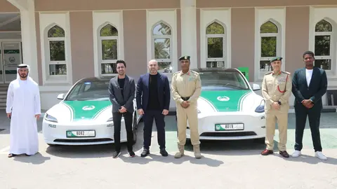Los nuevos Tesla de la Policía de Dubai. (X)