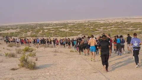 Una imagen de participantes en la Spartan Beast World en Abu Dhabi. (WAM)