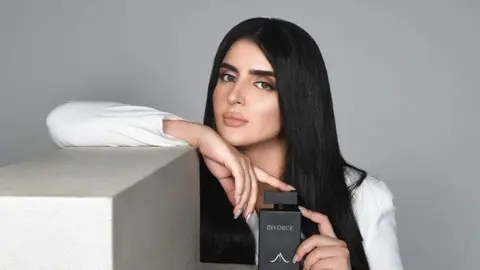 La jequesa Mahra posa con el perfume Divorce. (Instagram)