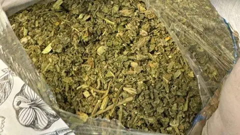 Una de las bolsas de marihuana confiscadas. (Aduana de Dubai)