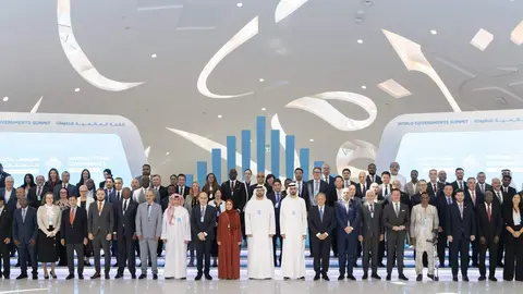 Foto de familia de los embajadores participantes en la cumbre. (WAM)