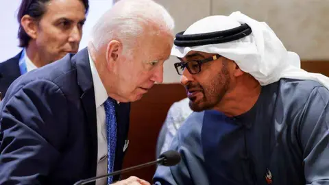 El jeque Mohamed binZayed y Biden en Jeddah, en 2022. (Tribunal Presidencial de Emiratos Árabes Unidos)