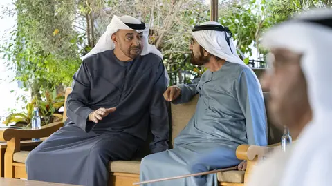 El presidente a la izquierda y el vicepresidente de EAU este miércoles en Dubai. (WAM)