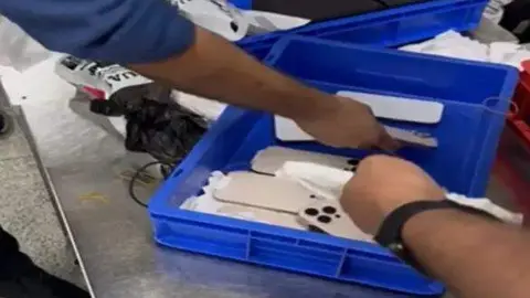 Captura de pantalla del vídeo difundido por las autoridades indias.